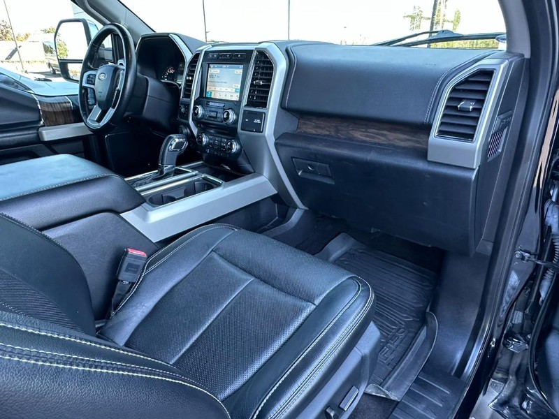 Ford F-150 Vehicle Full-screen Gallery Image 16