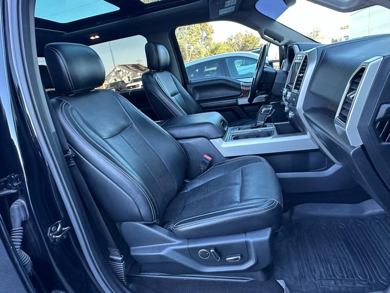 Ford F-150 Vehicle Full-screen Gallery Image 17