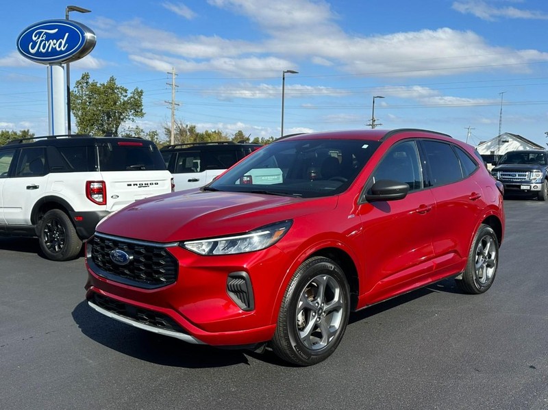 Ford Escape Vehicle Full-screen Gallery Image 04