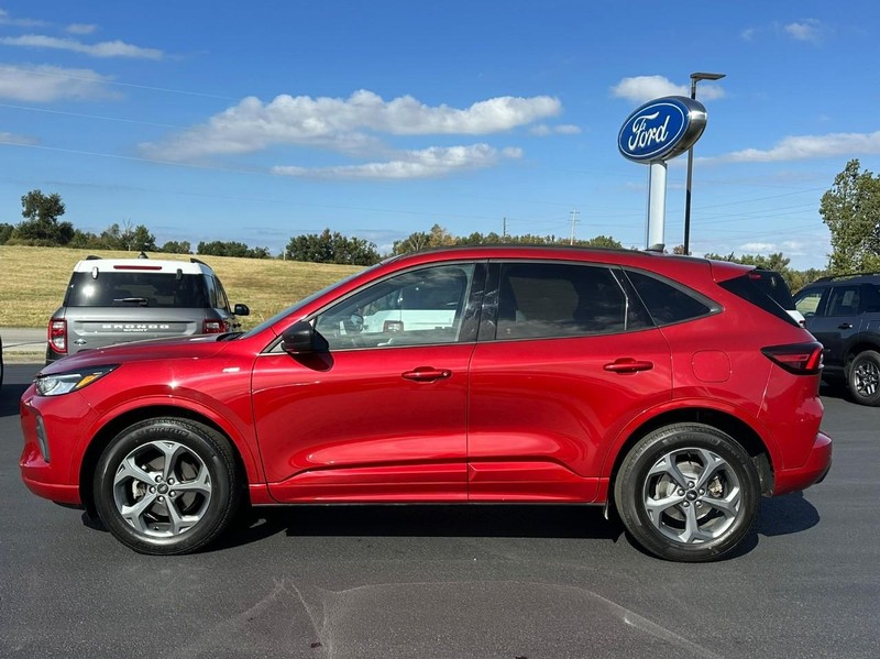 Ford Escape Vehicle Full-screen Gallery Image 05