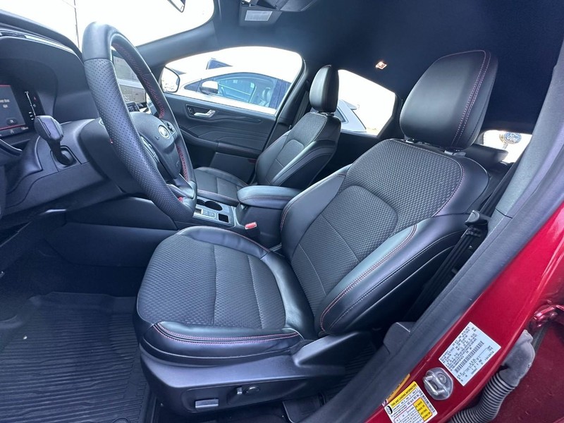Ford Escape Vehicle Full-screen Gallery Image 07