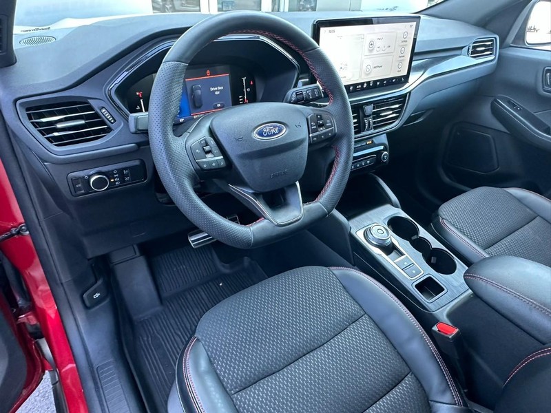 Ford Escape Vehicle Full-screen Gallery Image 09