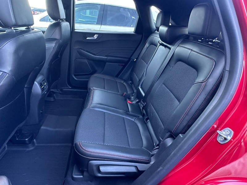 Ford Escape Vehicle Full-screen Gallery Image 11