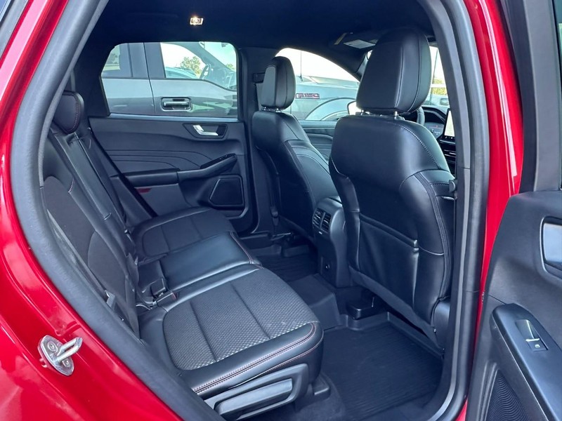 Ford Escape Vehicle Full-screen Gallery Image 12