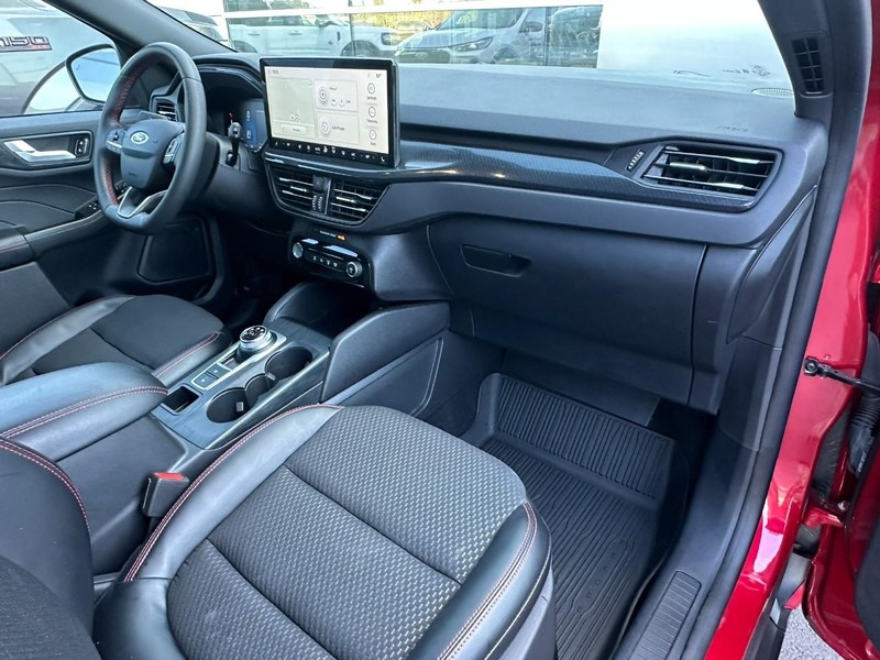 Ford Escape Vehicle Full-screen Gallery Image 13