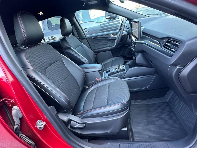 Ford Escape Vehicle Full-screen Gallery Image 14