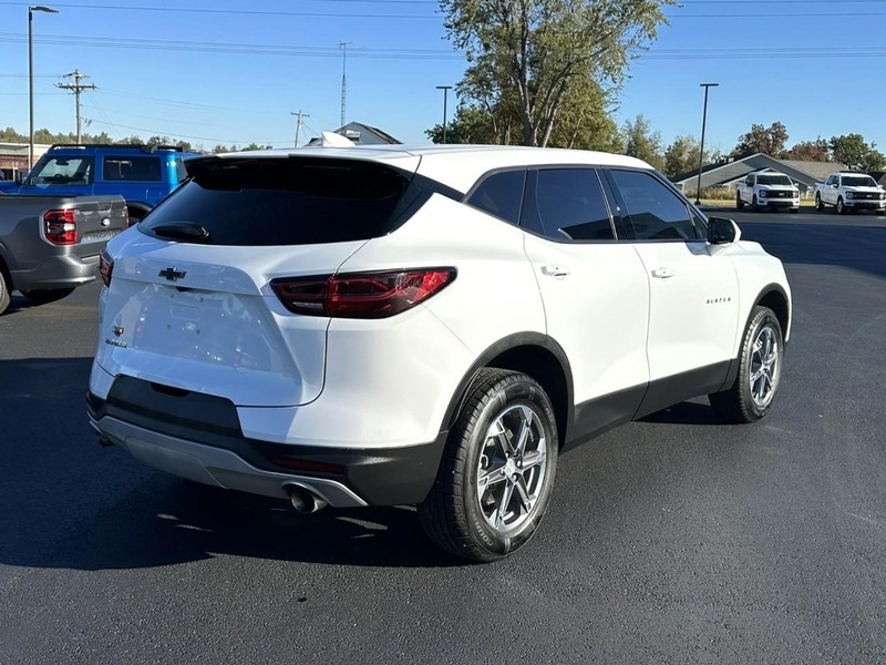 Chevrolet Blazer Vehicle Full-screen Gallery Image 03