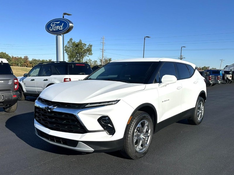 Chevrolet Blazer Vehicle Full-screen Gallery Image 04