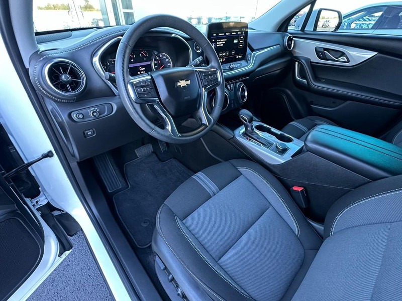 Chevrolet Blazer Vehicle Full-screen Gallery Image 09