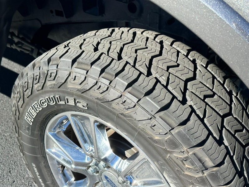 Ford F-150 Vehicle Full-screen Gallery Image 07