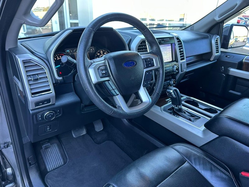 Ford F-150 Vehicle Full-screen Gallery Image 11