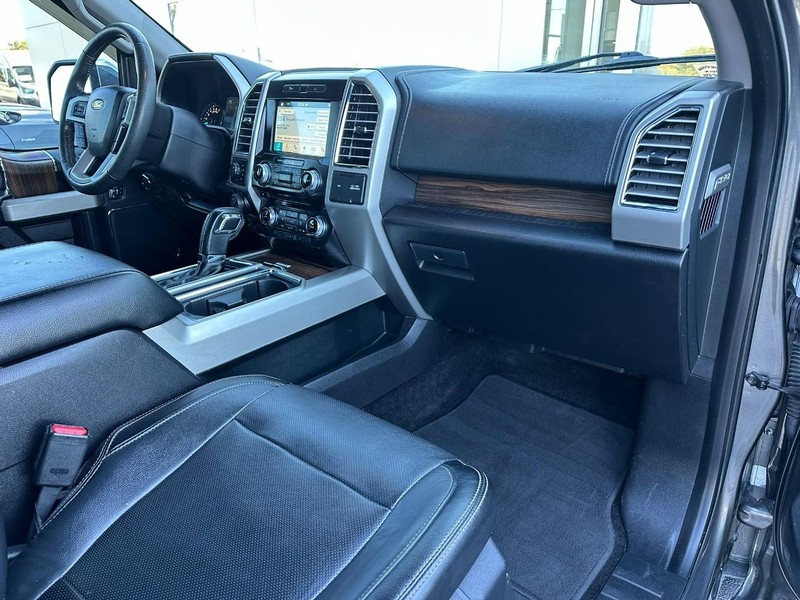 Ford F-150 Vehicle Full-screen Gallery Image 16