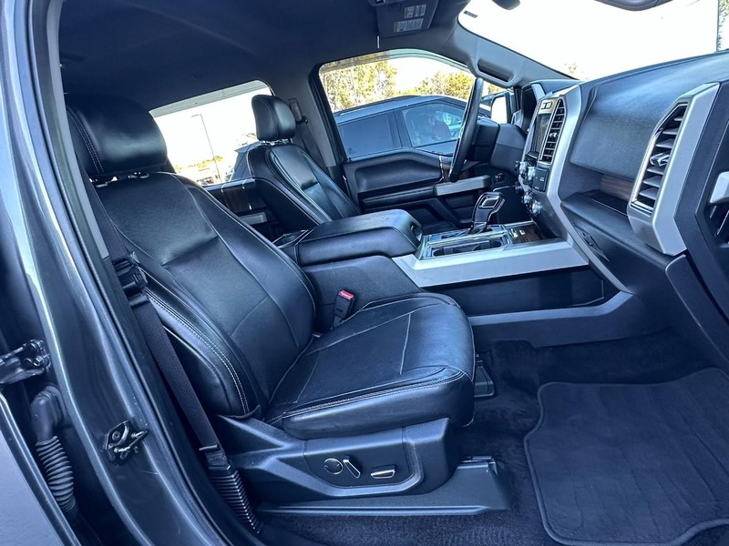 Ford F-150 Vehicle Full-screen Gallery Image 17
