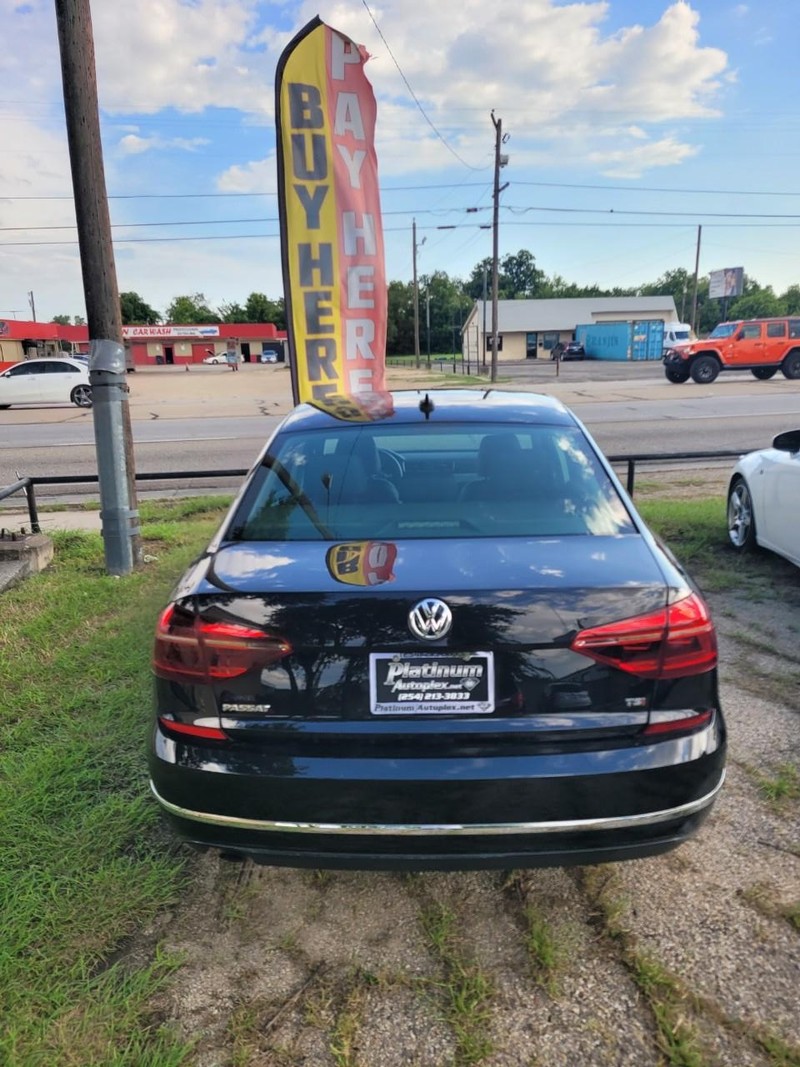 Volkswagen Passat Vehicle Image 03