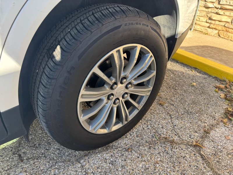 Cadillac XT5 Vehicle Image 03