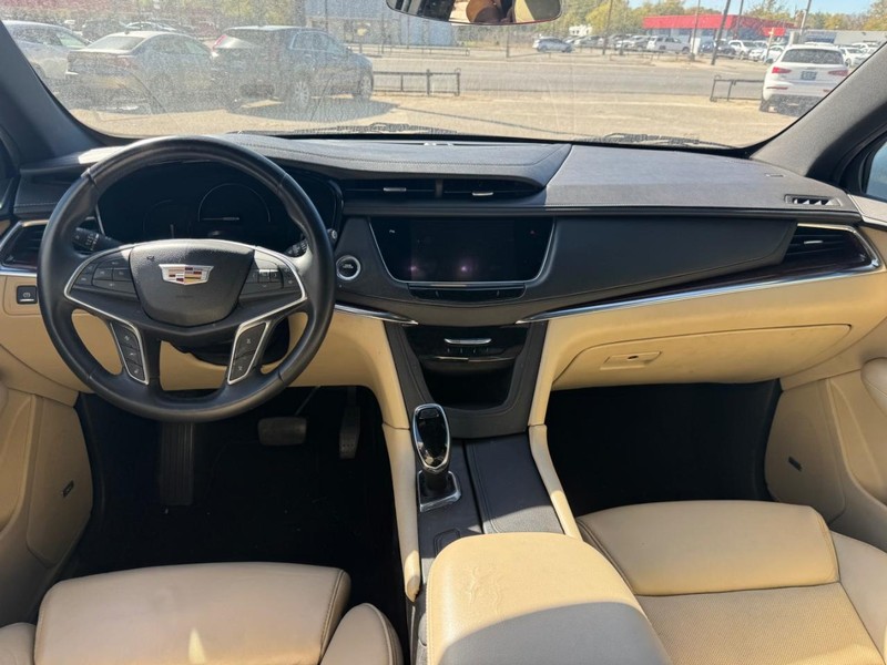 Cadillac XT5 Vehicle Image 06