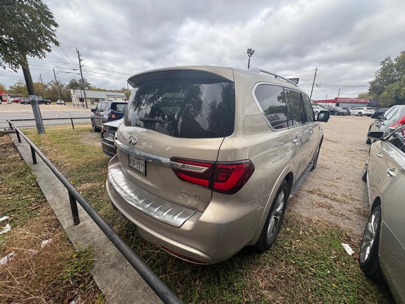 INFINITI QX80 Vehicle Full-screen Gallery Image 07