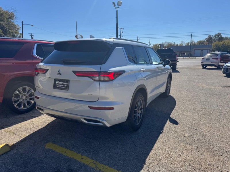 Mitsubishi Outlander Vehicle Image 06