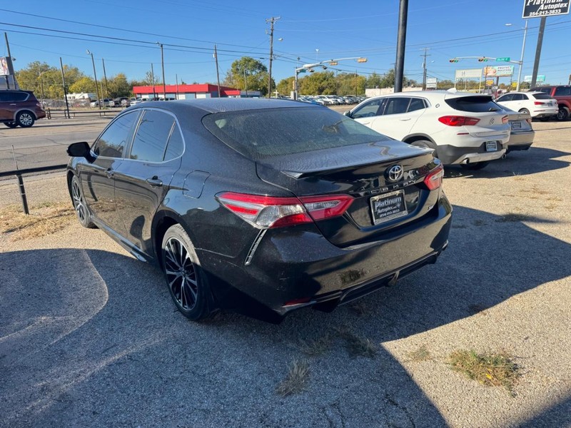 Toyota Camry Vehicle Image 05