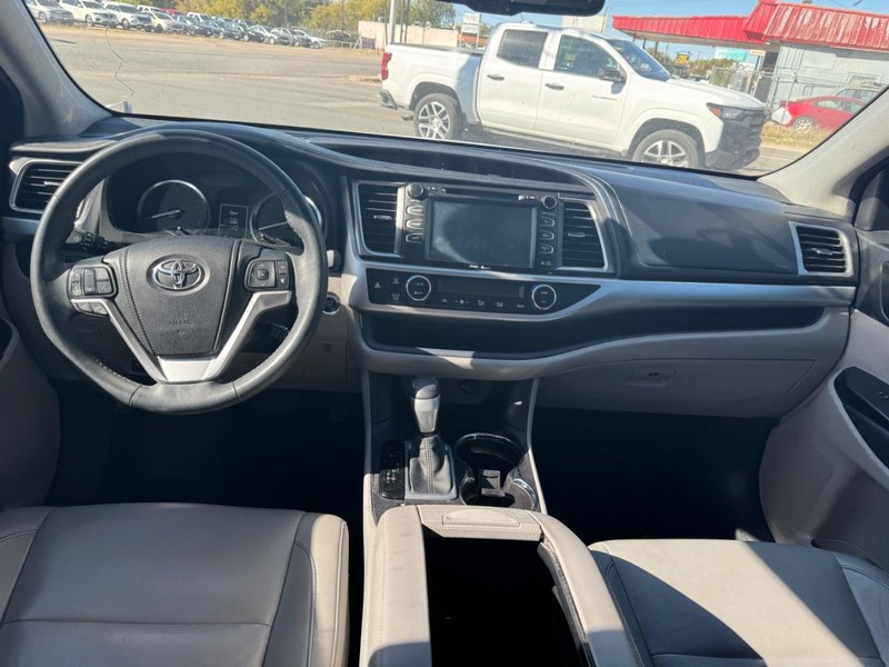 Toyota Highlander Vehicle Image 06