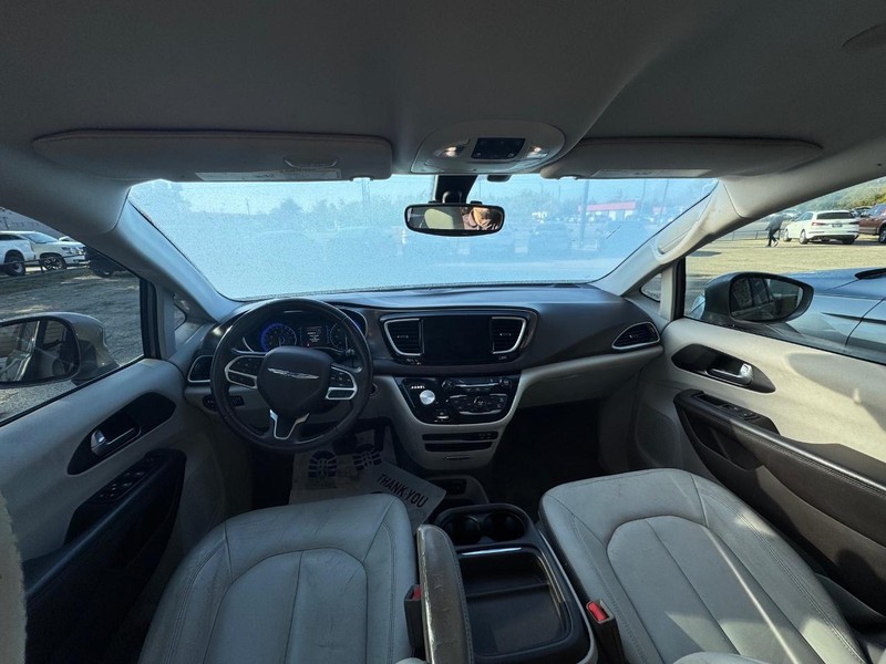 Chrysler Pacifica Vehicle Image 06