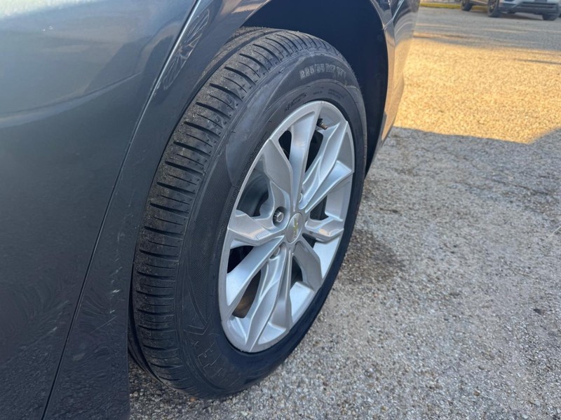 Chevrolet Malibu Vehicle Image 04