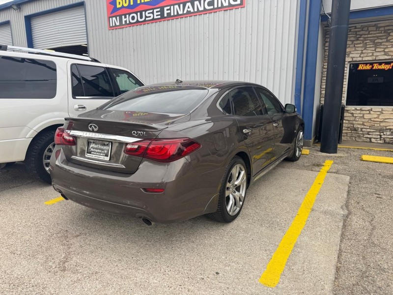 INFINITI Q70L Vehicle Image 03