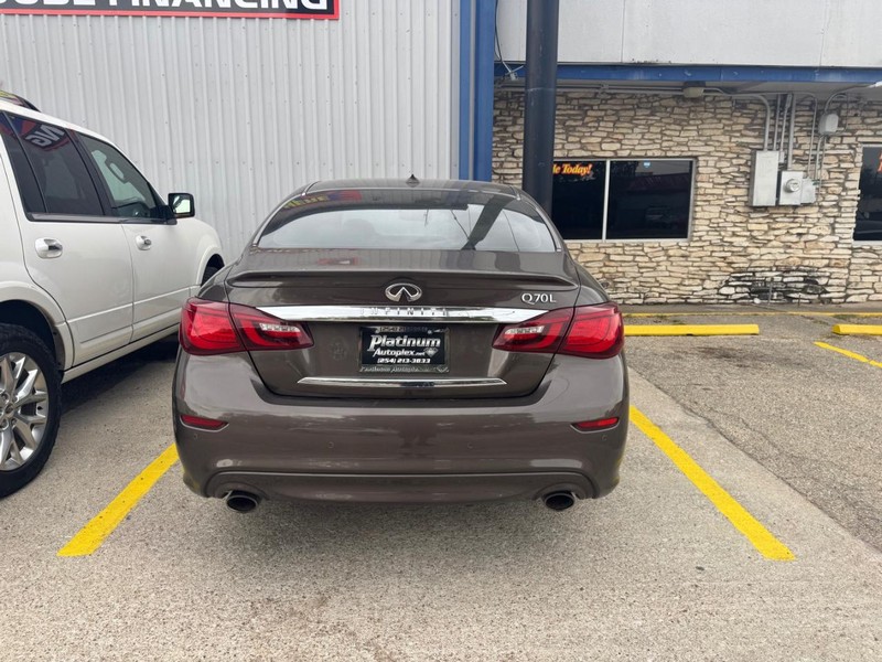 INFINITI Q70L Vehicle Image 04