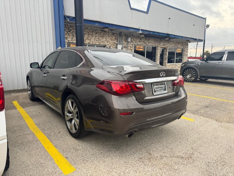 INFINITI Q70L Vehicle Image 05