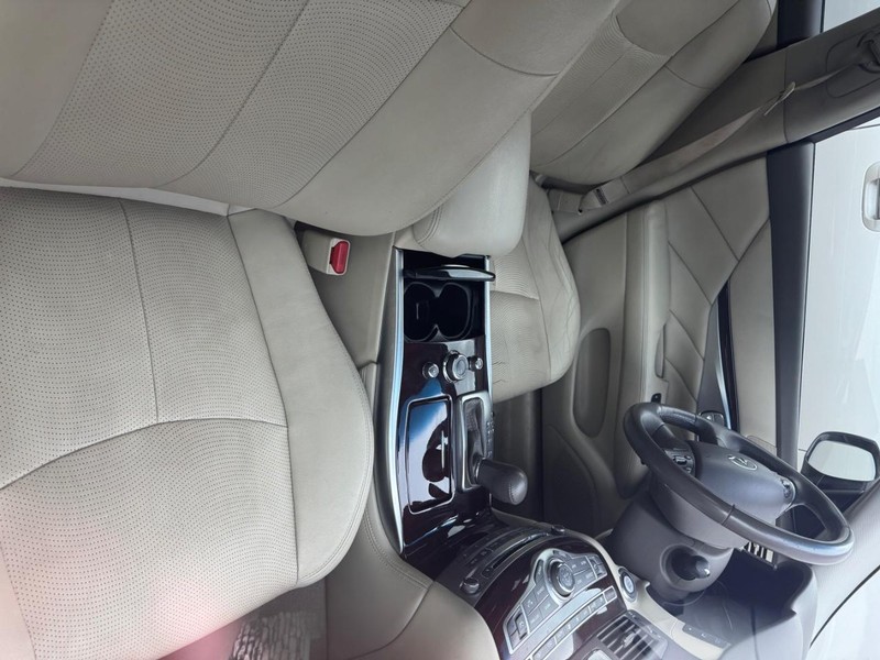 INFINITI Q70L Vehicle Image 07