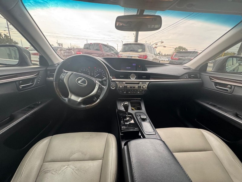 Lexus ES 350 Vehicle Image 08