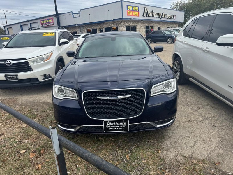 Chrysler 300 Vehicle Image 02