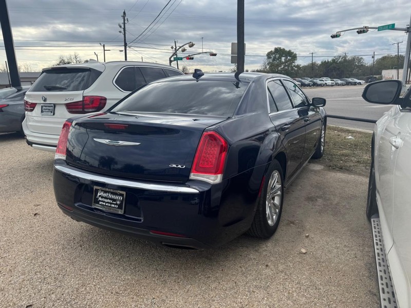 Chrysler 300 Vehicle Image 04