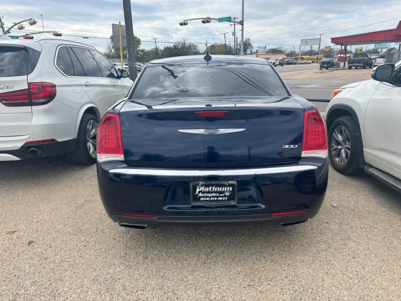 Chrysler 300 Vehicle Image 05