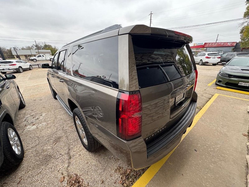 Chevrolet Suburban Vehicle Image 05