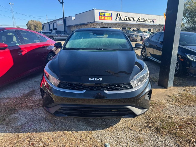 Kia Forte Vehicle Image 02