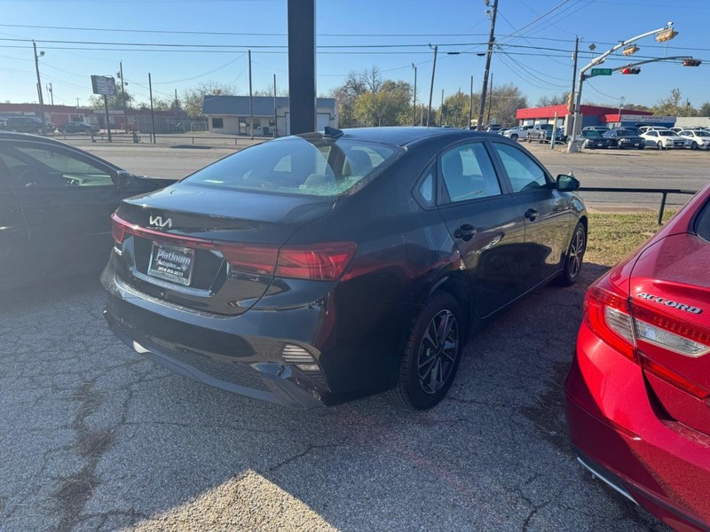 Kia Forte Vehicle Image 04