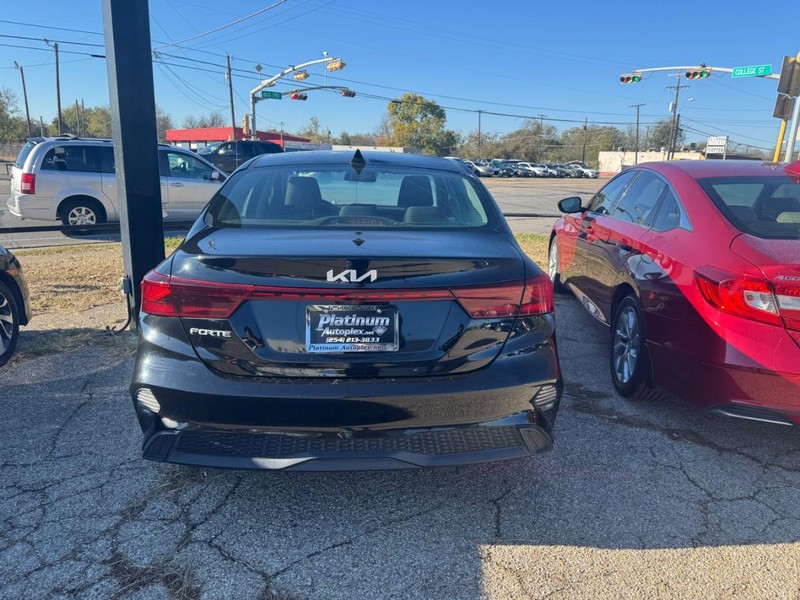 Kia Forte Vehicle Image 05