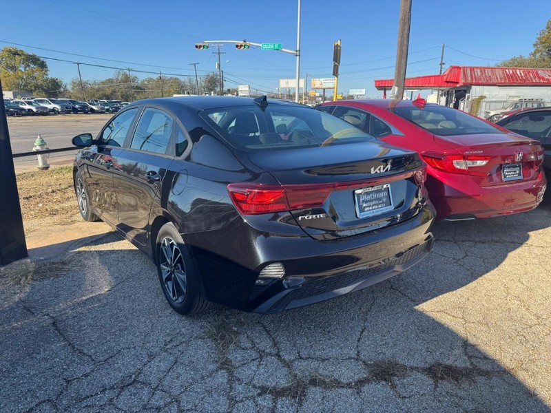 Kia Forte Vehicle Image 06