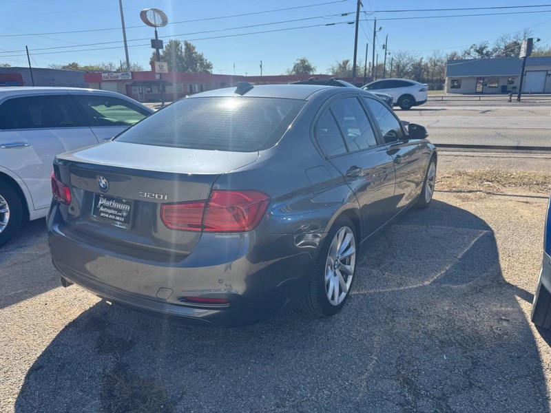 BMW 3 Series Vehicle Image 04