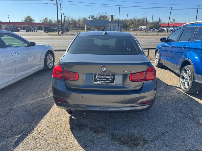 BMW 3 Series Vehicle Image 05