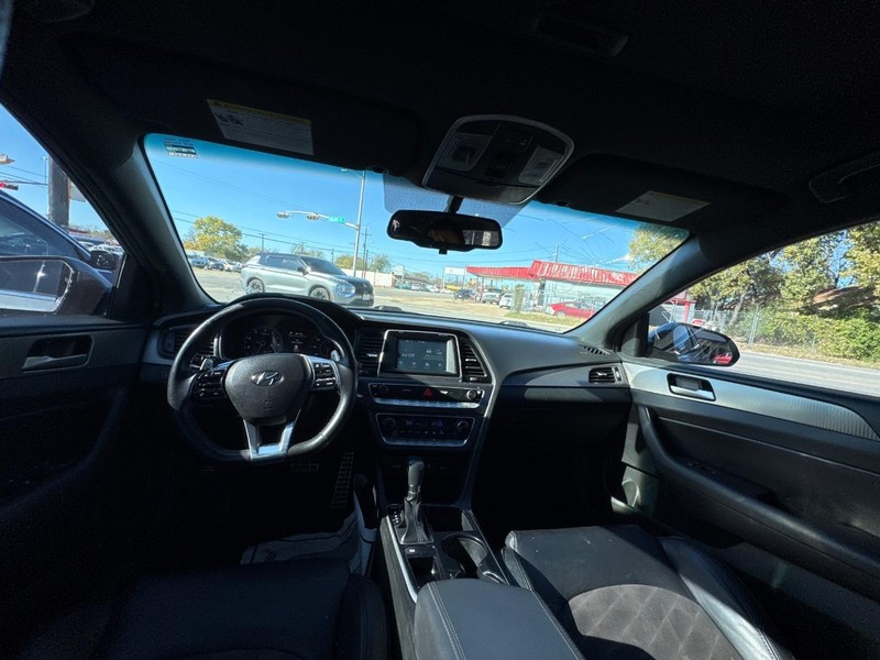 Hyundai Sonata Vehicle Image 07