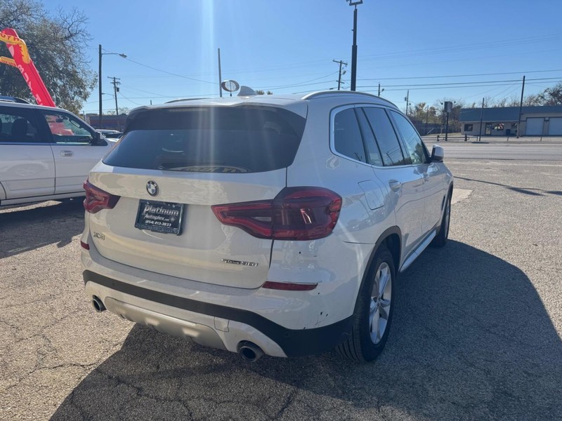 BMW X3 Vehicle Full-screen Gallery Image 04