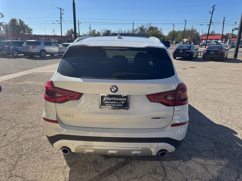 BMW X3 Vehicle Full-screen Gallery Image 05