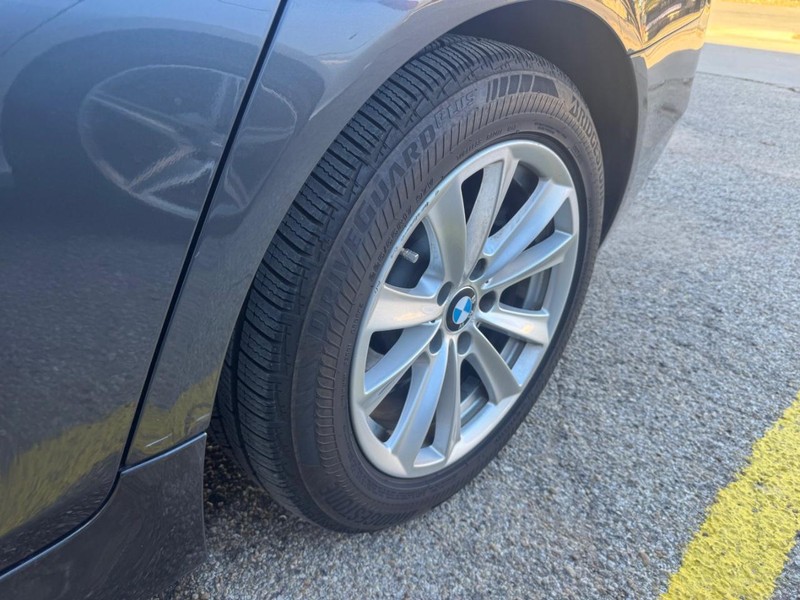 BMW 5 Series Vehicle Image 04