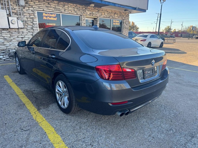 BMW 5 Series Vehicle Image 05