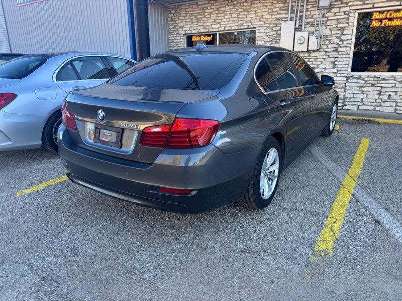 BMW 5 Series Vehicle Image 07