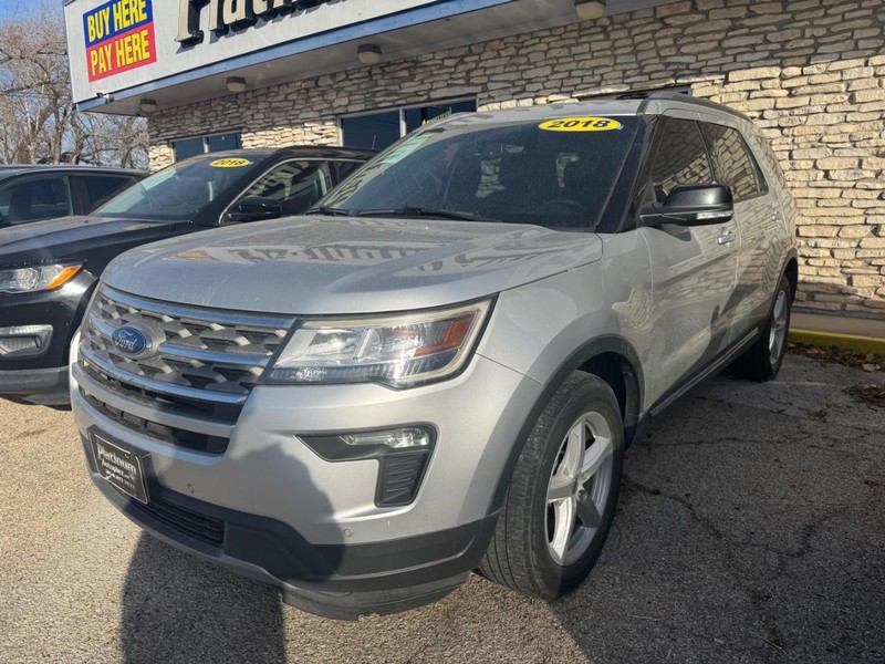 Ford Explorer Vehicle Full-screen Gallery Image 01