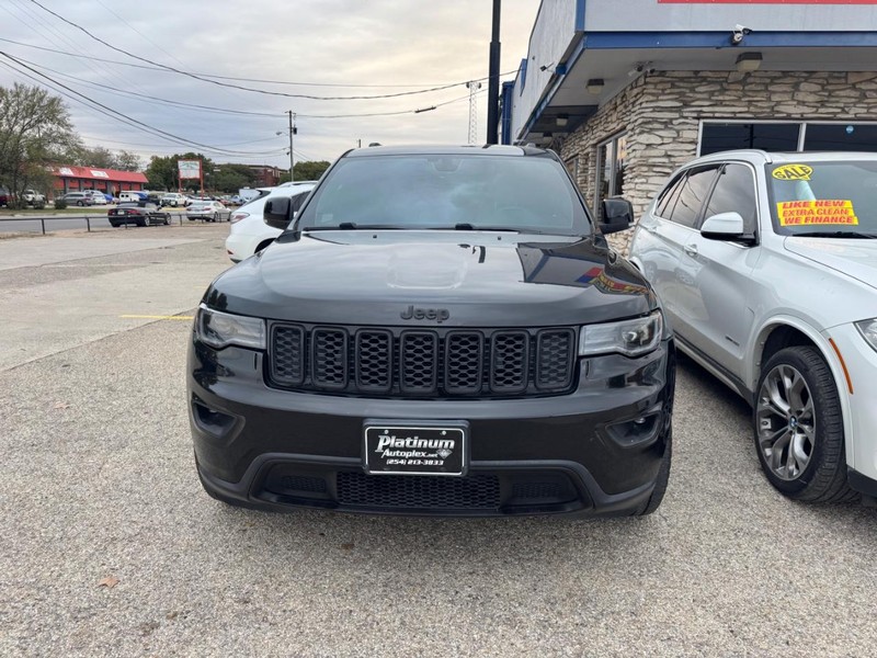 Jeep Grand Cherokee Vehicle Image 02