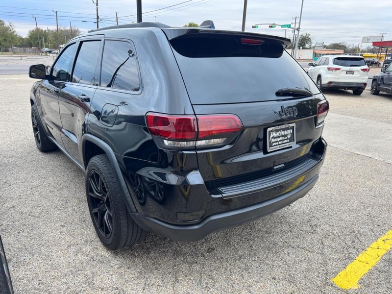 Jeep Grand Cherokee Vehicle Image 05